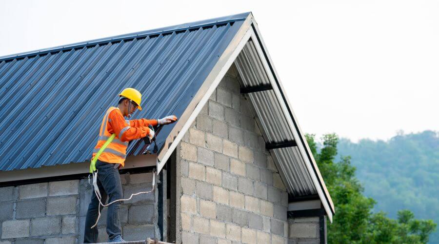 Professional gutter cleaning in Pascagoula, MS